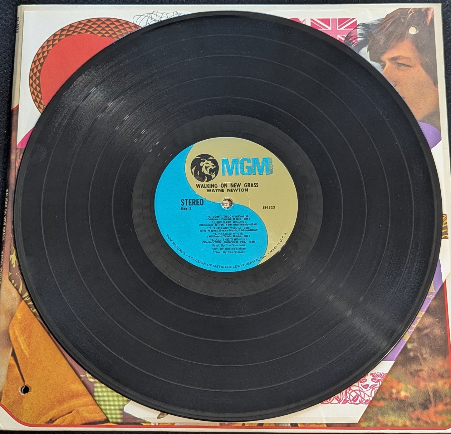 WAYNE NEWTON Walking On New Grass LP Vinyl Record 1968 MGM SE-4523 (VG Vinyl, VG Sleeve)