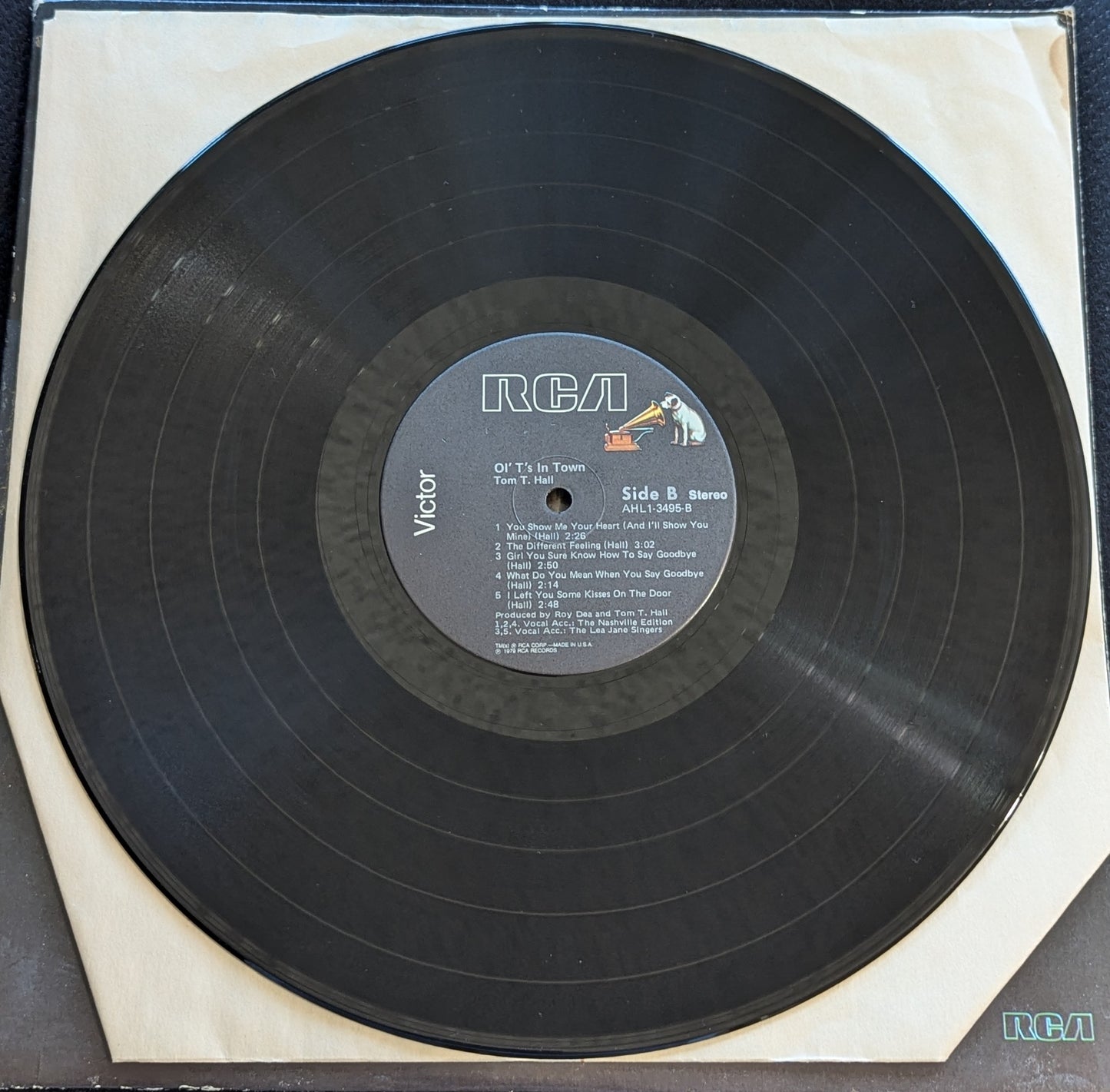 TOM T HALL Ol' T's In Town LP Vinyl Record 1979 RCA Victor AHL1-3495 Country (VG+ Vinyl, G+ Sleeve)