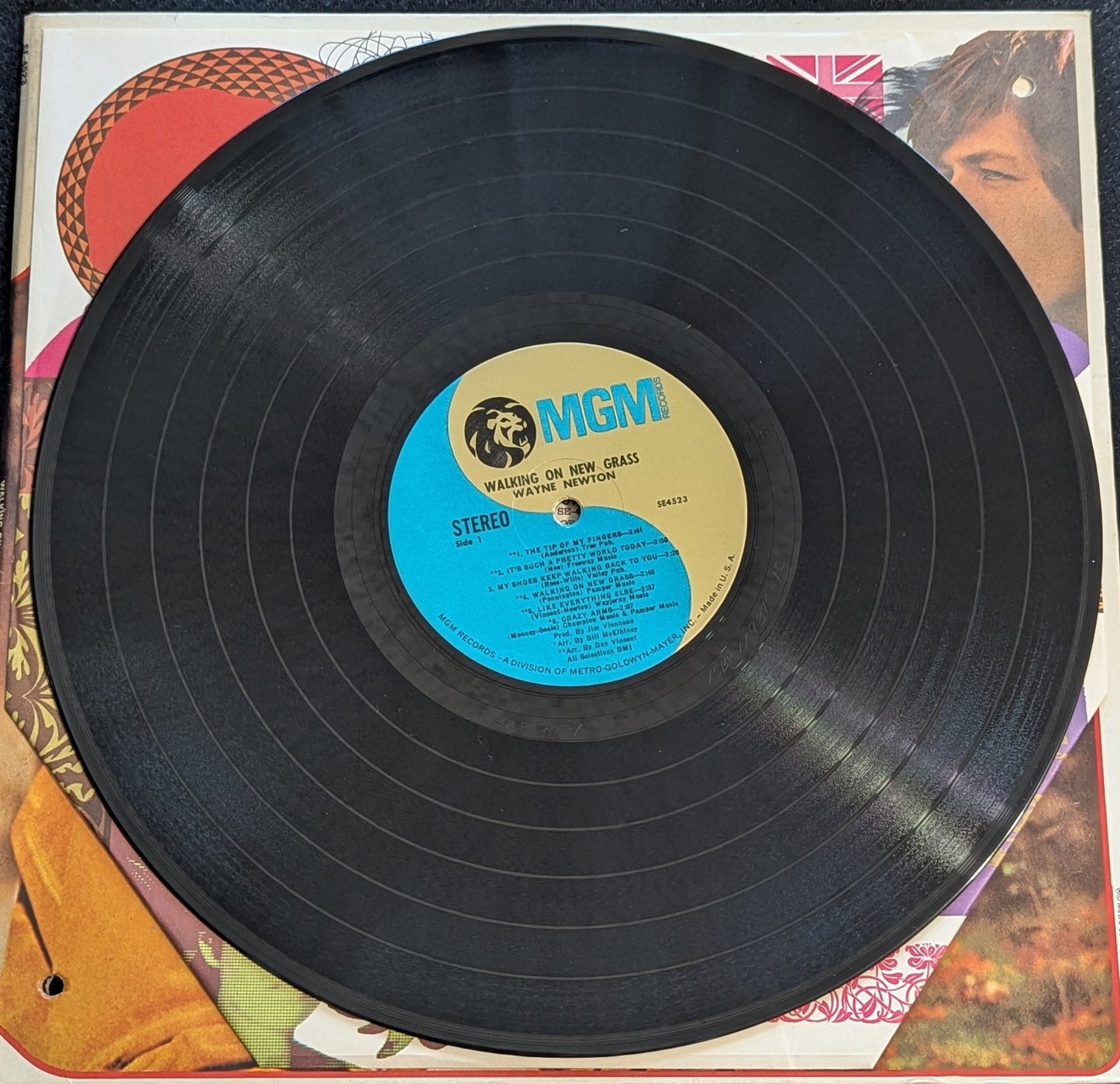 WAYNE NEWTON Walking On New Grass LP Vinyl Record 1968 MGM SE-4523 (VG Vinyl, VG Sleeve)